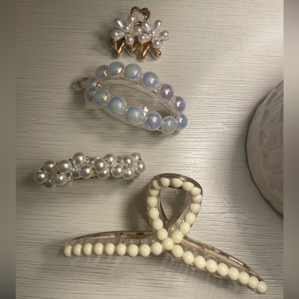 KAXI 🤍🤍 Elegant Pearl and Bead Hair Clip claw and barrette Set of 4 NWOT